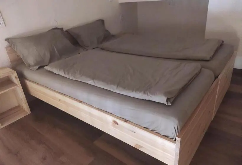 اتاق استاندارد با چشم‌انداز باغ, Loft House Budapest