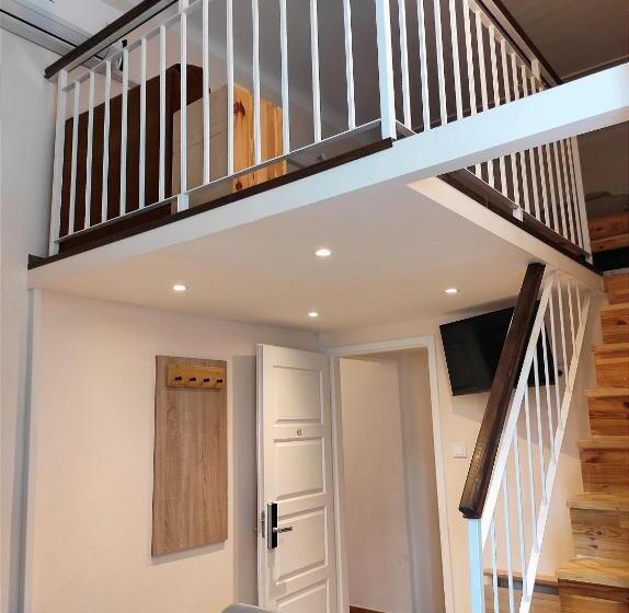 غرفة إقتصادية, Loft House Budapest