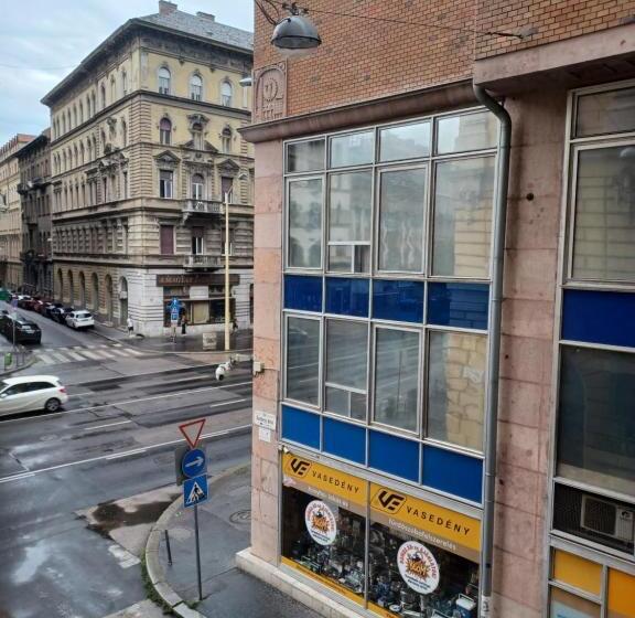 经济房, Loft House Budapest