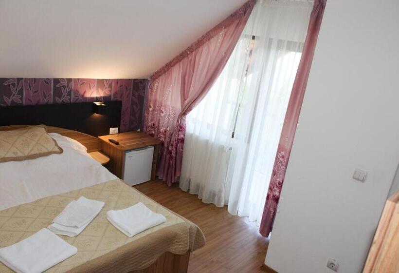 バルコニー付きデラックスルーム, Perla Munților