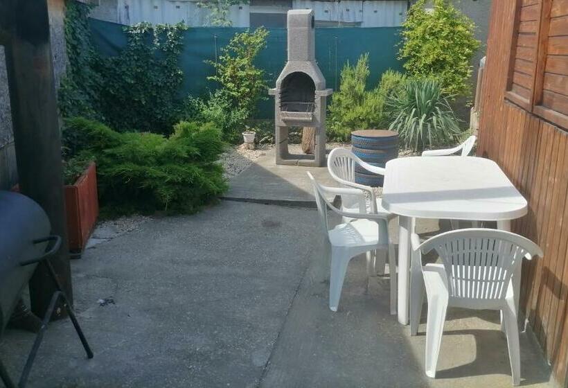 استودیو خانوادگی, Ubytovanie Harmony House