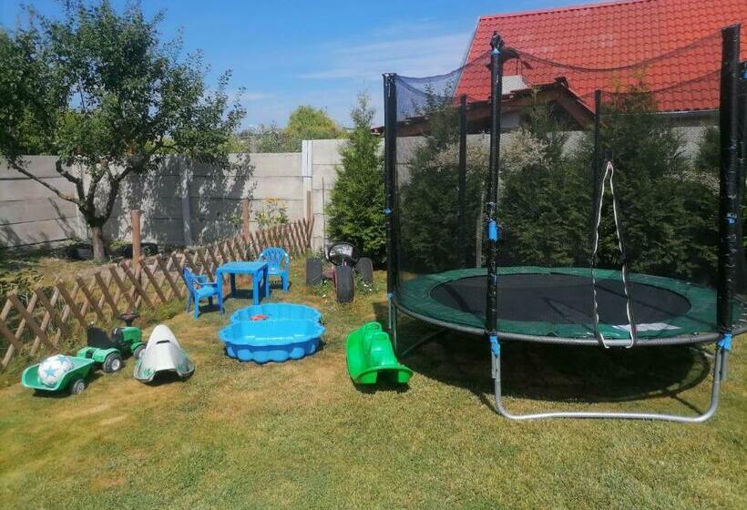 استودیو خانوادگی, Ubytovanie Harmony House