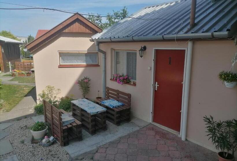 استودیو خانوادگی, Ubytovanie Harmony House