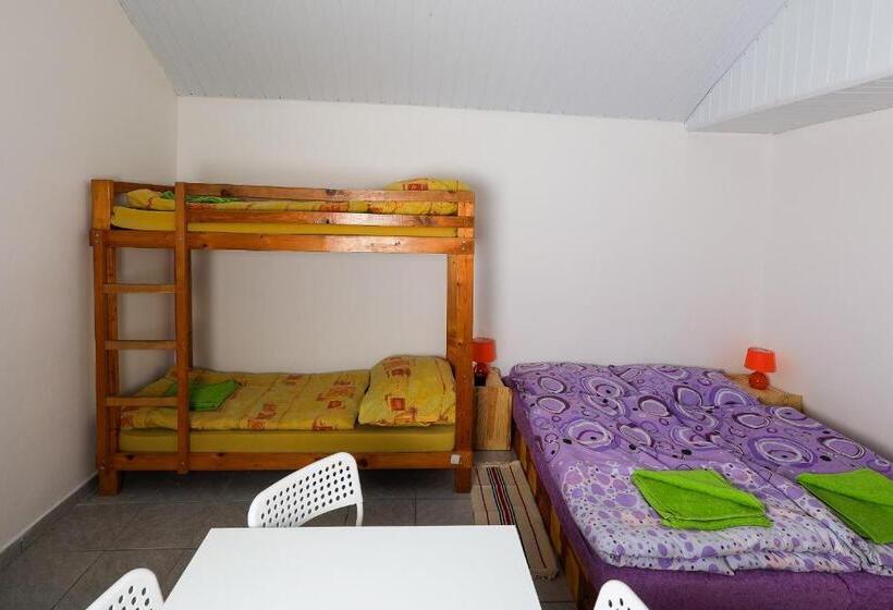 استودیو خانوادگی, Ubytovanie Harmony House