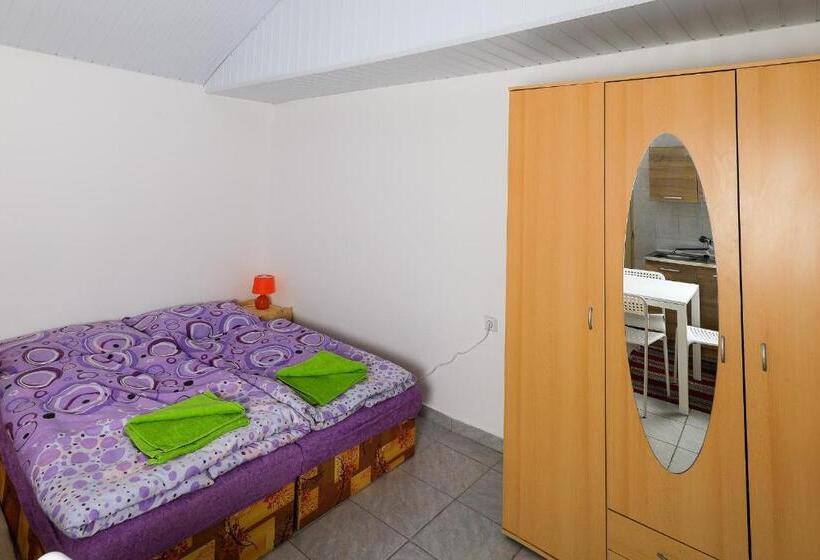 استودیو خانوادگی, Ubytovanie Harmony House