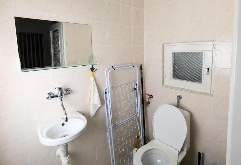 اتاق لوکس, Ubytovanie Harmony House