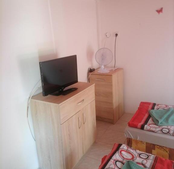 اتاق لوکس, Ubytovanie Harmony House