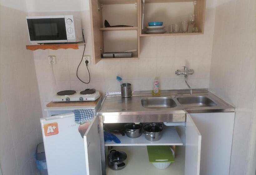 اتاق لوکس, Ubytovanie Harmony House