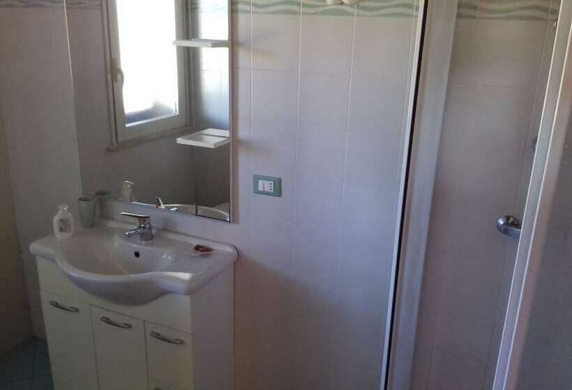 חדר סטנדרט לשלושה, B&b Lu Casale