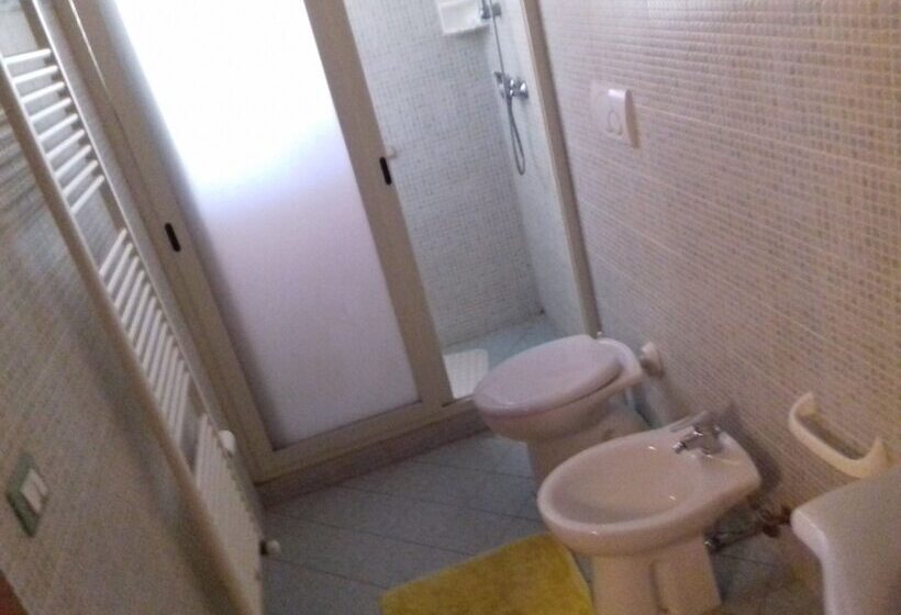 חדר סטנדרט לשלושה, B&b Lu Casale