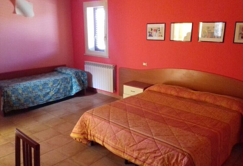 חדר סטנדרט לשלושה, B&b Lu Casale