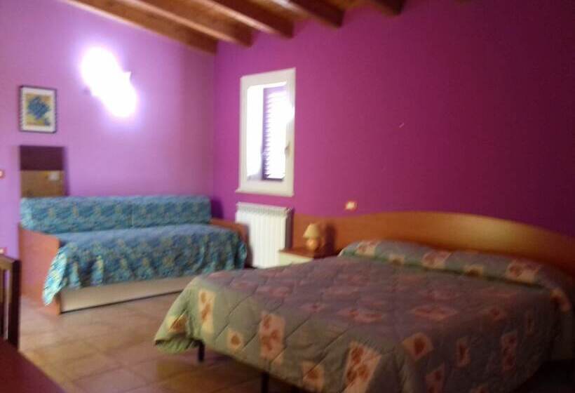 חדר סטנדרט לשלושה, B&b Lu Casale