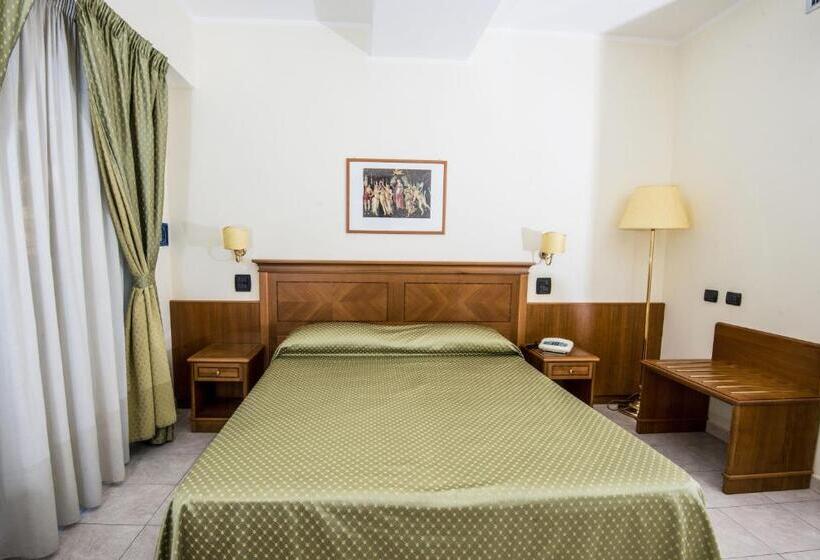 חדר סטנדרט לשלושה, Grand Hotel Victoria