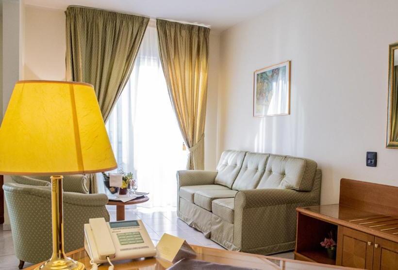 סוויטה נוף לים, Grand Hotel Victoria