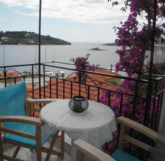 סטודיו סטנדרטי נוף לים, Babis