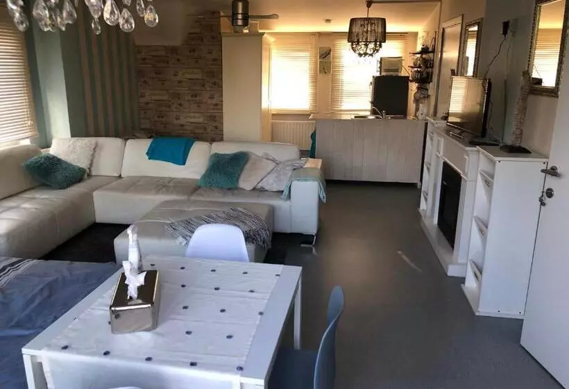 Deluxe Neljän Hengen Huone, Guesthouse De Witte Merel Deluxe