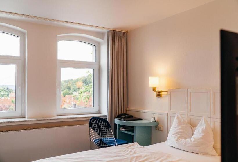 标准单人间, Benther Berg