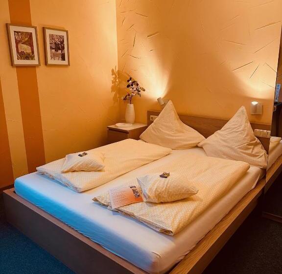 חדר בסיסי, Cafe Restaurant Loreleyblick