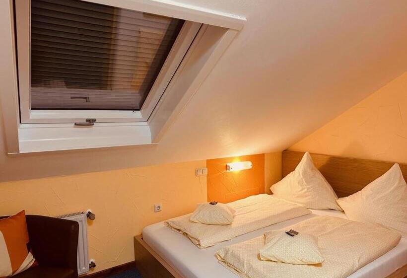 חדר בסיסי, Cafe Restaurant Loreleyblick