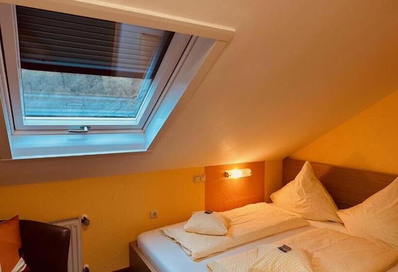 חדר בסיסי, Cafe Restaurant Loreleyblick