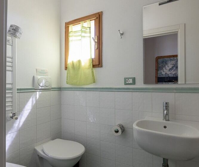 غرفة قياسية مطلّة علي البحر, Castello Monticello