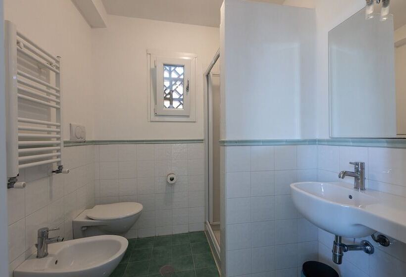 غرفة عائلية متصلة, Castello Monticello