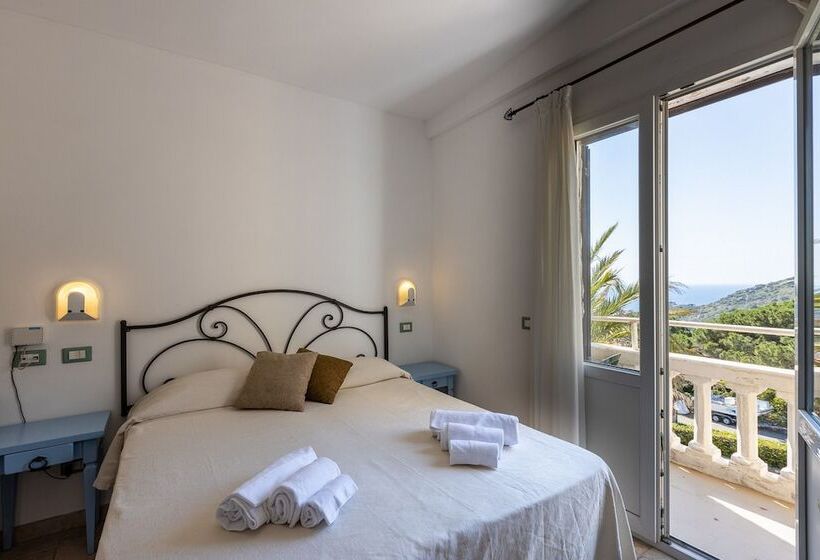 غرفة عائلية متصلة, Castello Monticello