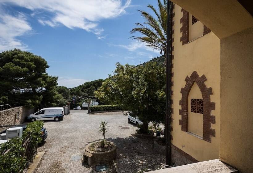 غرفة قياسية, Castello Monticello