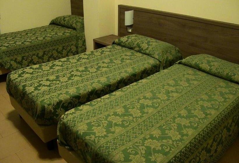 标准三人间, Due Pini