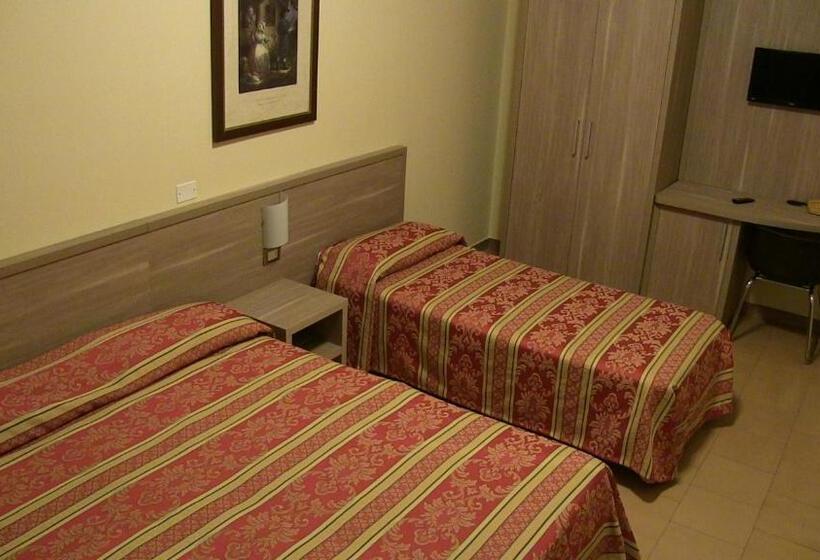 标准三人间, Due Pini