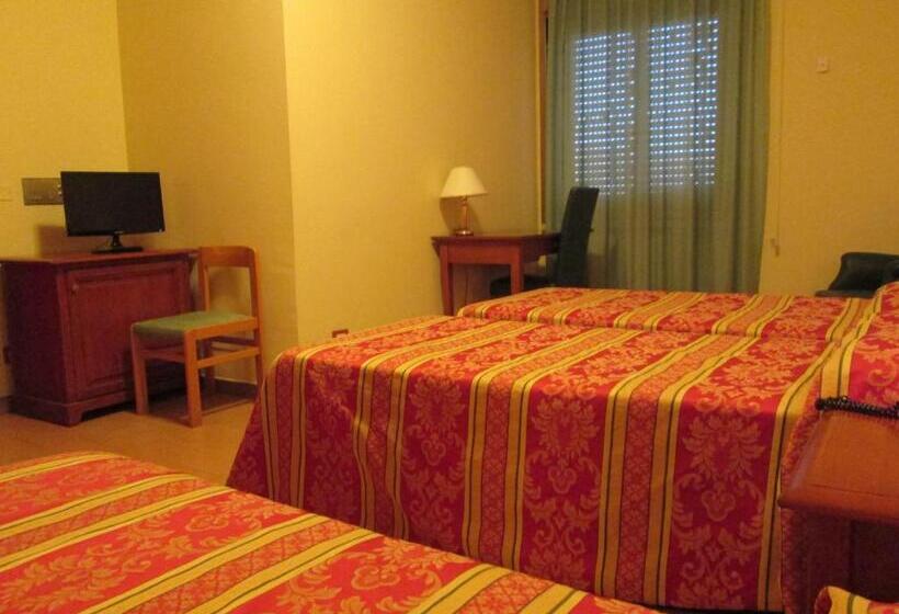 标准三人间, Due Pini