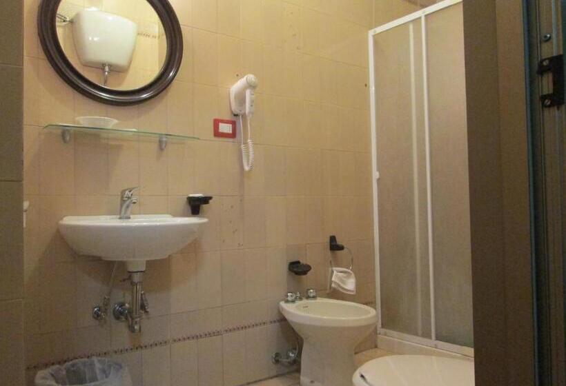 四人标准间, Due Pini