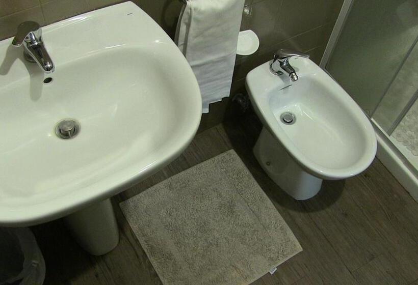 四人标准间, Due Pini