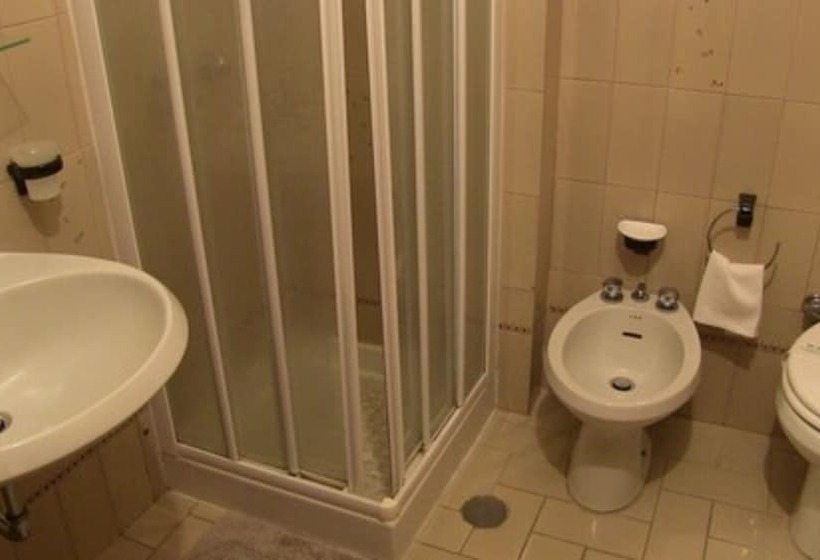 四人标准间, Due Pini