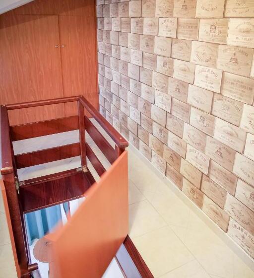 דירת משפחה, Electra