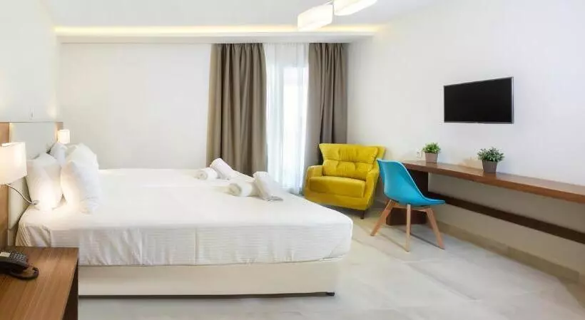 Chambre Triple Deluxe, Electra