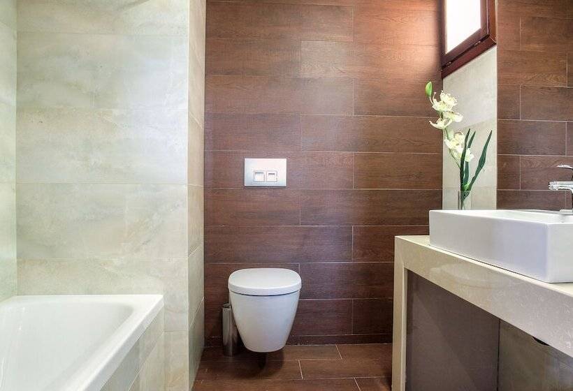 חדר סופריור לשלושה, Electra