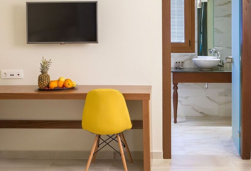 חדר דלוקס לשלושה, Electra