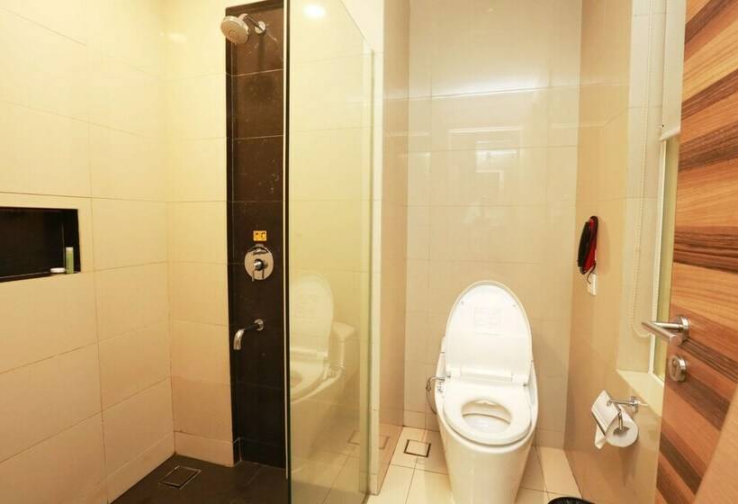 غرفة ديلوكس, Golden Tulip Galaxy