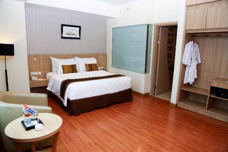 جناح جونيور, Golden Tulip Galaxy