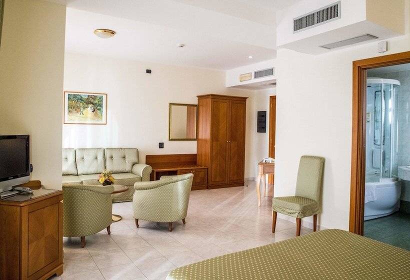 חדר סטנדרט לשלושה, Grand Hotel Victoria