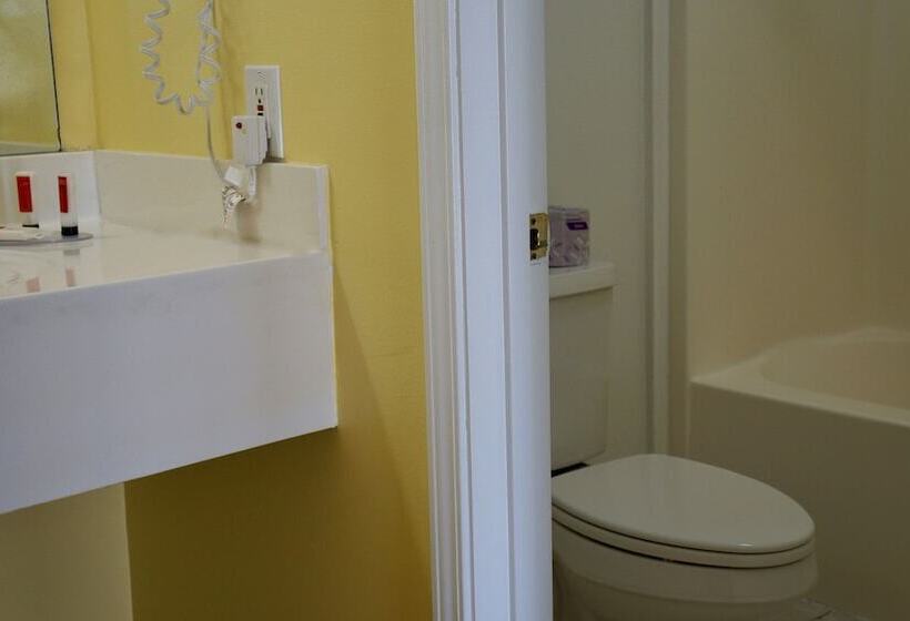 غرفه قياسيه سريرين مزدوجين, American Inn Of Kinder