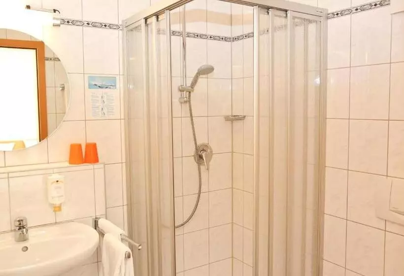 スタンダードルーム, Gasthof Hotel Adler Inneringen