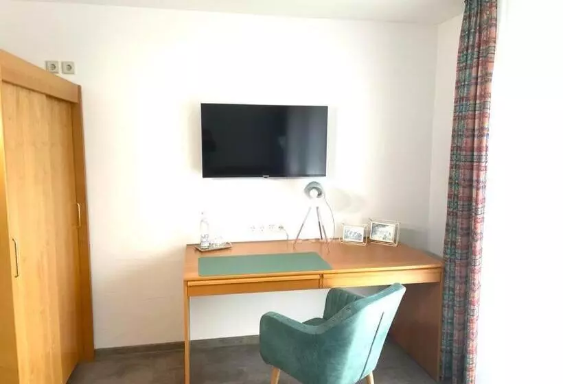 バルコニー付きスタンダードルーム, Gasthof Hotel Adler Inneringen