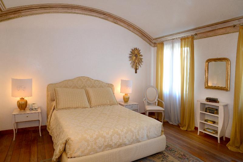 جناح, Villa Foscarini Cornaro