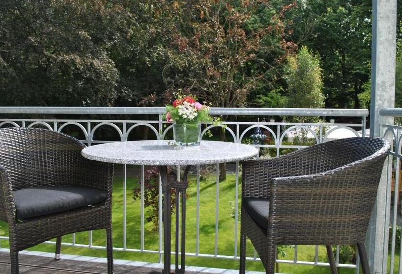 标准工作室, Waldhotel Rheinbach