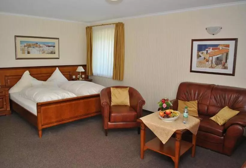 スタンダードスタジオ, Waldhotel Rheinbach
