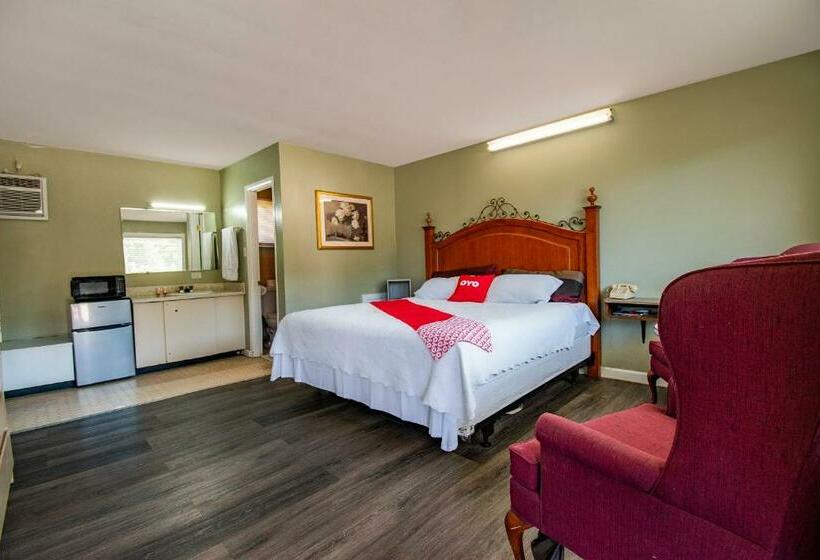 غرفة قياسية سرير كينج, Oyo  Calhoun, Ga I75