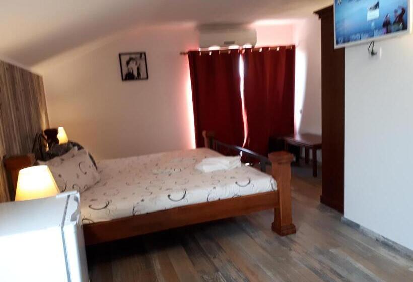 اتاق لوکس سه تخته, Casa Mea