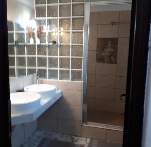 اتاق استاندارد سه تخته با بالکن, Casa Mea